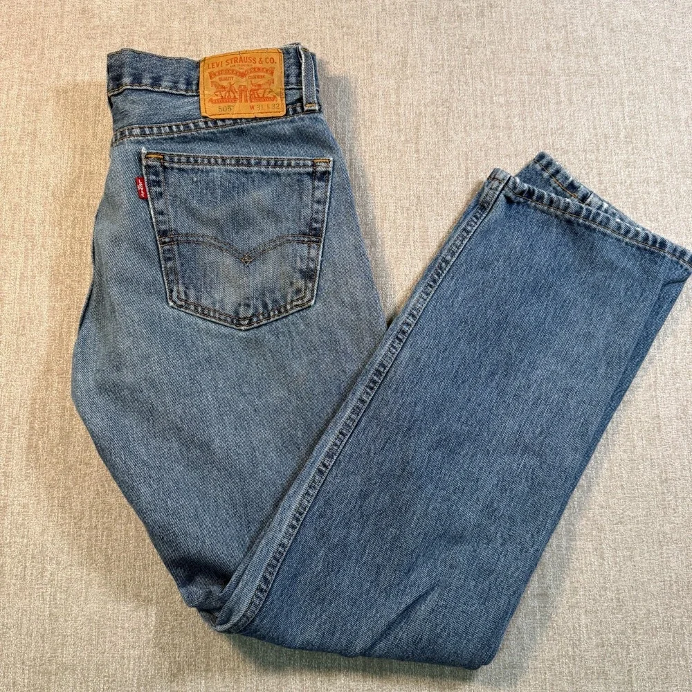 Levis 505 Regular Fit Straight Leg Jeans Mens 31x32 Medium Wash Blue Denim